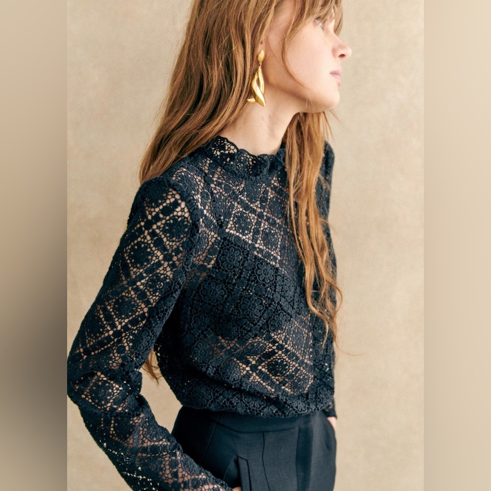 NWT Sezane Eglantine Guipure Blouse in Navy - Picture 3 of 12